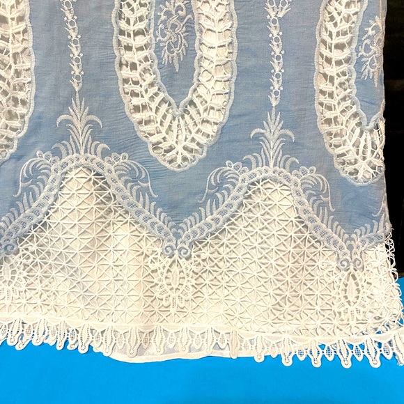 LUCY PARIS NWT STUNNING EMBROIDERED CUTOUT LIGHT BLUE & WHITE LINED TOP  SIZE S - Picture 10 of 15